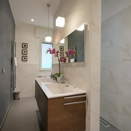 Guesthost - Gli Aquiloni - Steps From The Station * Bari