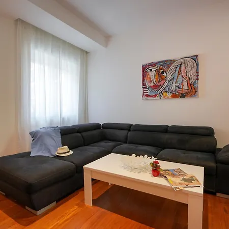 Guesthost - Gli Aquiloni - Steps From The Station Bari