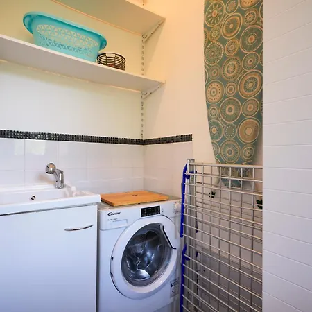 Guesthost - Gli Aquiloni - Steps From The Station Apartamento *