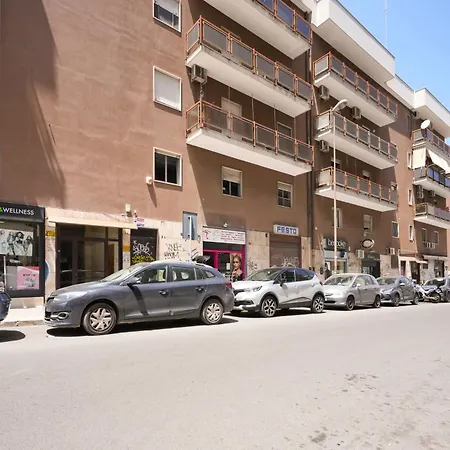 Guesthost - Gli Aquiloni - Steps From The Station Apartamento Bari