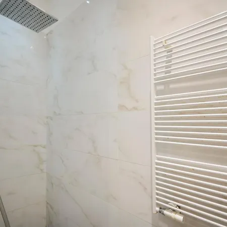 Apartamento Guesthost - Gli Aquiloni - Steps From The Station Bari