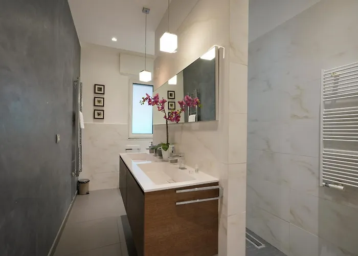 Guesthost - Gli Aquiloni - Steps From The Station * Bari