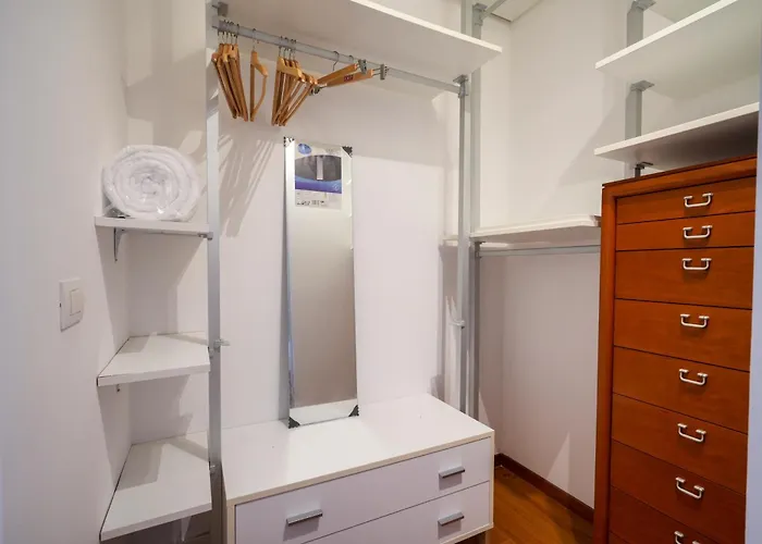 Guesthost - Gli Aquiloni - Steps From The Station Apartment