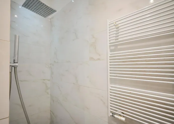 Apartment Guesthost - Gli Aquiloni - Steps From The Station Bari