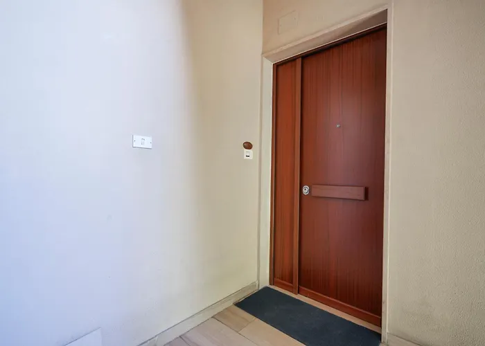 Guesthost - Gli Aquiloni - Steps From The Station Apartment